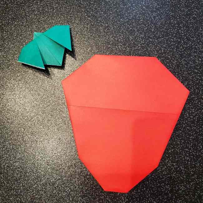 いちごの折り紙 5歳児年長さん向きの作り方折り方③完成(1)