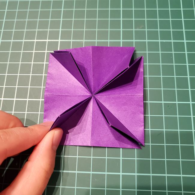 折り紙の花 簡単一枚でダリアをつくる折り方作り方②畳み方(8)