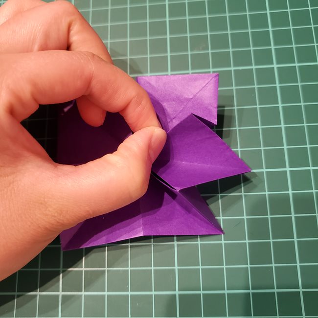 折り紙の花 簡単一枚でダリアをつくる折り方作り方②畳み方(12)