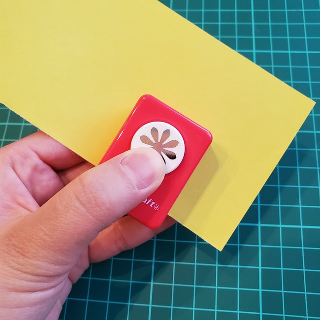 折り紙の花 簡単に一枚で平面に切る切り方折り方(12)