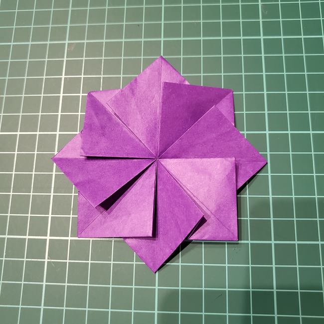 折り紙の花 簡単一枚でダリアをつくる折り方作り方②畳み方(16)