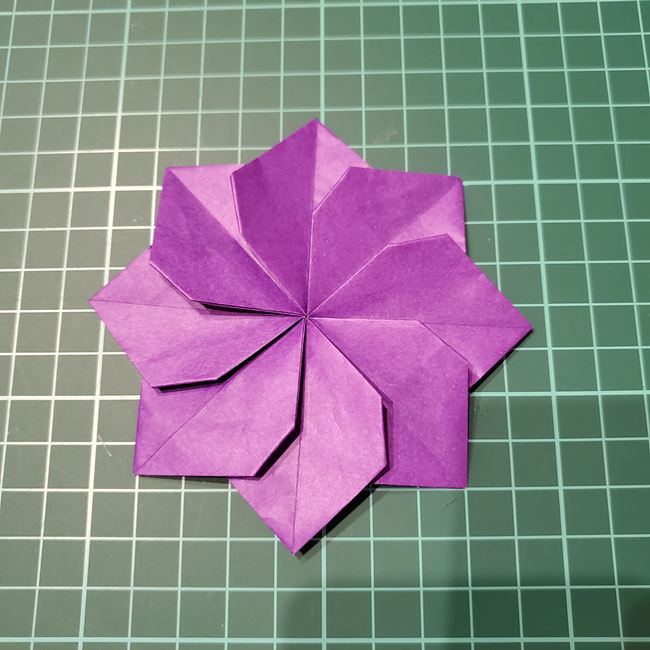 折り紙の花 簡単一枚でダリアをつくる折り方作り方②畳み方(20)