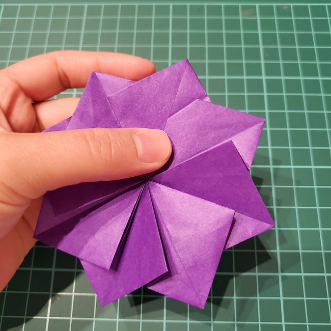 折り紙の花 簡単一枚でダリアをつくる折り方作り方②畳み方(19)