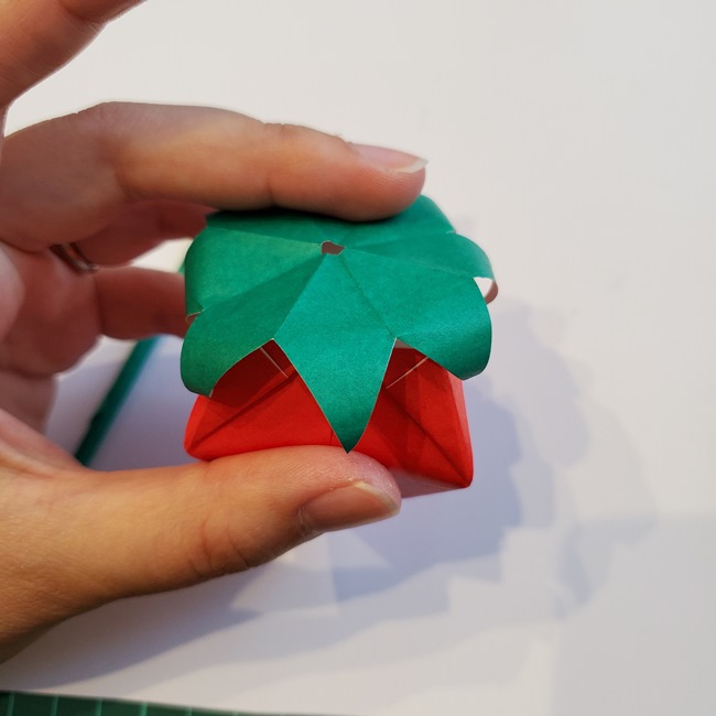 いちごの折り紙 立体的でも簡単な作り方折り方②へた(17)