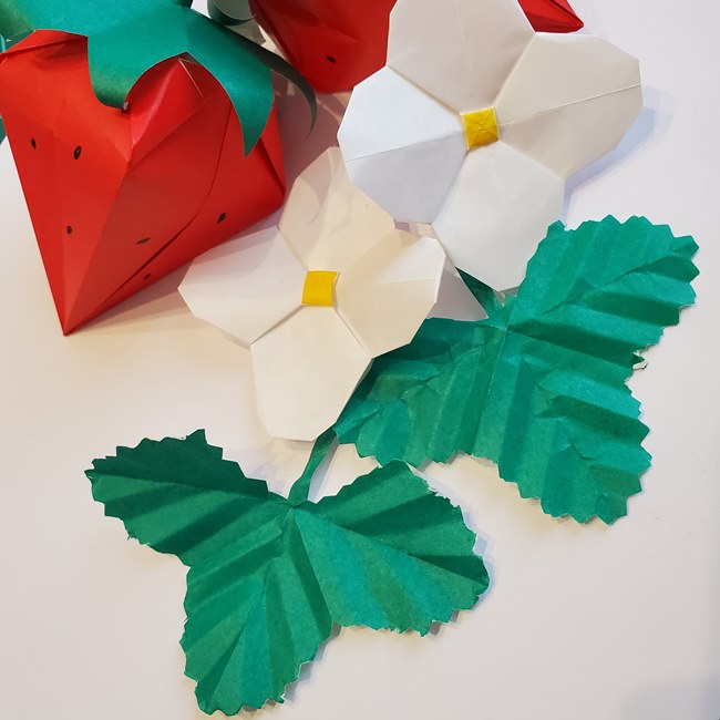 いちごの葉っぱの折り紙 作り方折り方は簡単？手作りしてみた！