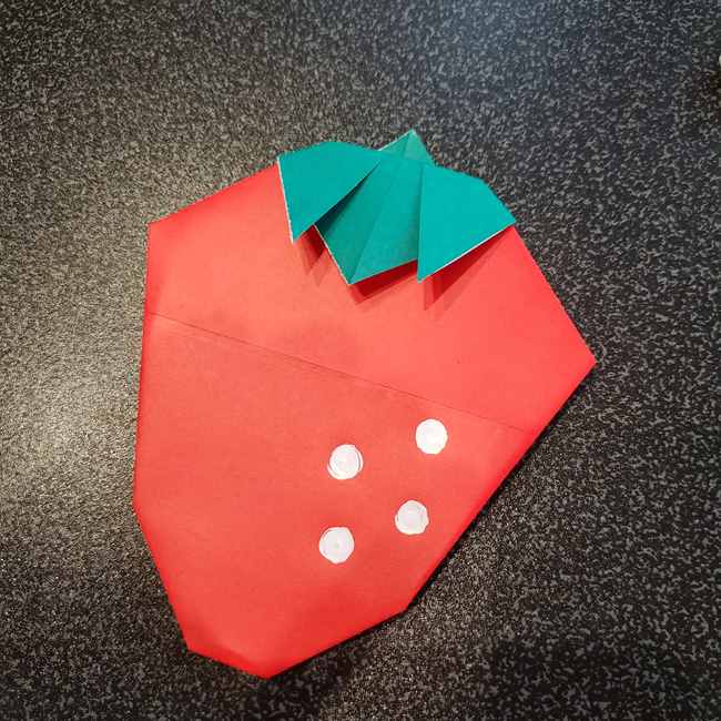 いちごの折り紙 5歳児年長さん向きの作り方折り方③完成(5)
