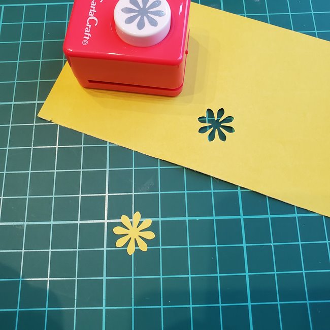 折り紙の花 簡単に一枚で平面に切る切り方折り方(13)