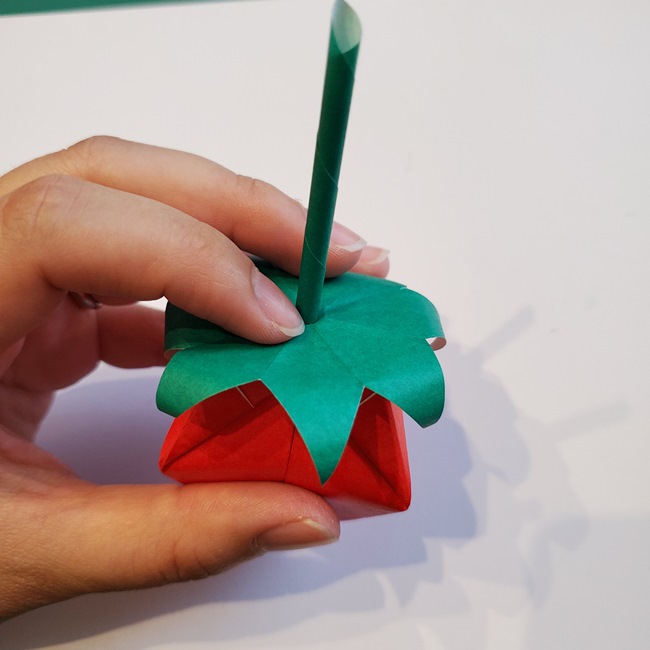 いちごの折り紙 立体的でも簡単な作り方折り方②へた(18)