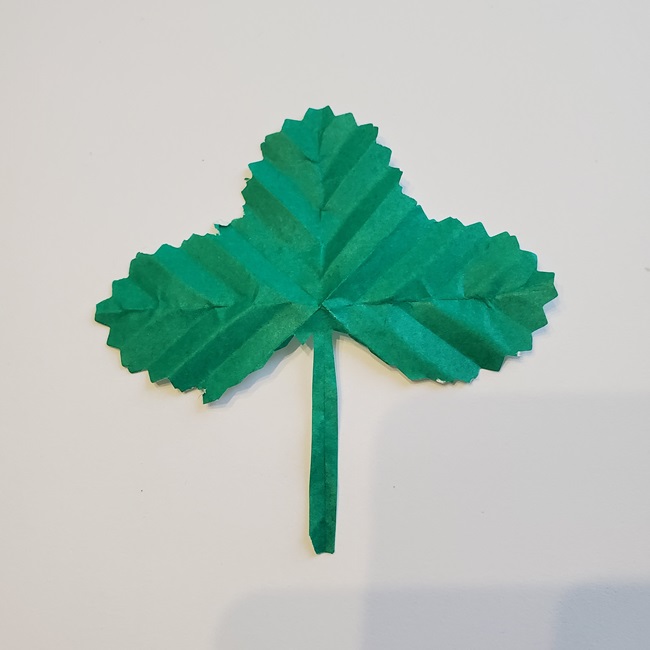 いちごの葉っぱの折り紙 作り方折り方(10)