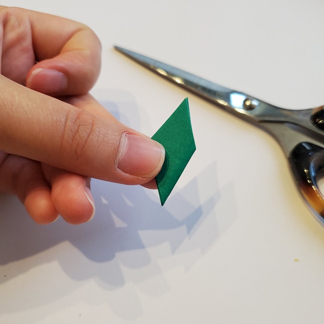 いちごの折り紙 立体的でも簡単な作り方折り方②へた(7)