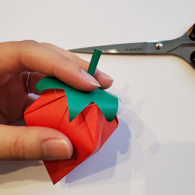 いちごの折り紙 立体的でも簡単な作り方折り方②へた(19)