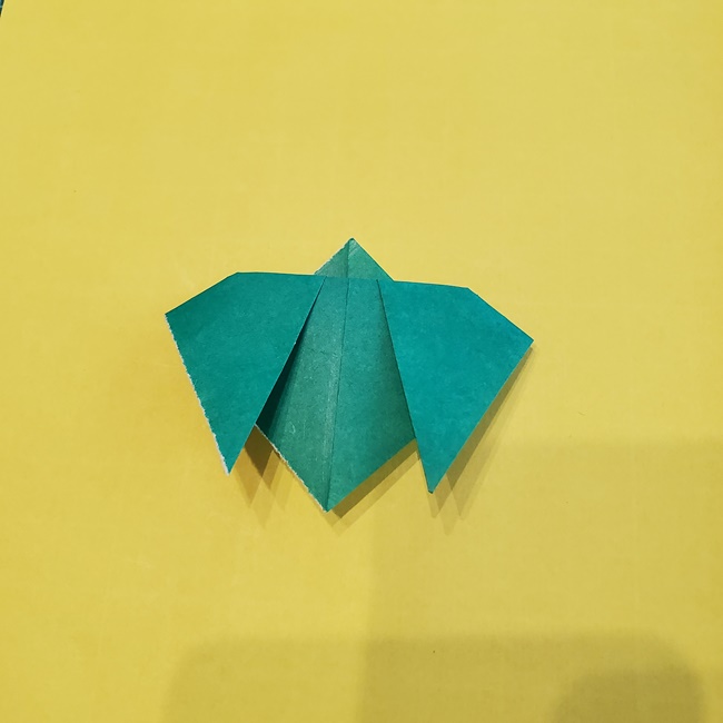 いちごの折り紙 5歳児年長さん向きの作り方折り方②へた(3)