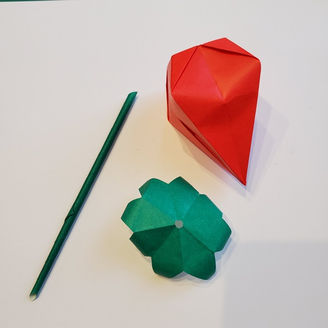 いちごの折り紙 立体的でも簡単な作り方折り方②へた(16)