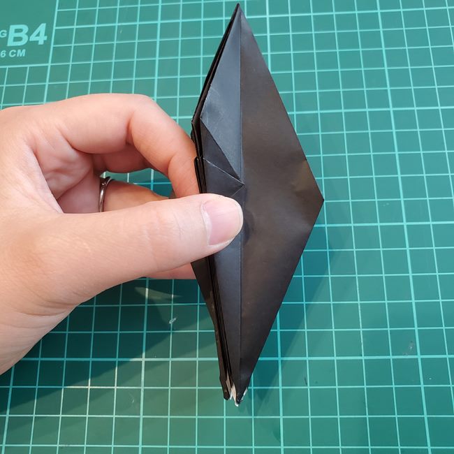 ヘラクレスオオカブトの折り紙 カブトムシをリアルに一枚でつくる折り方作り方③足(10)