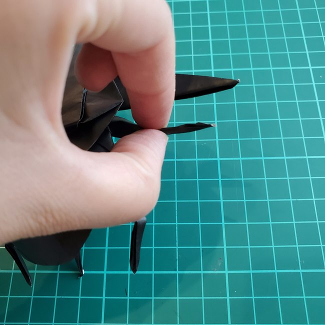 ヘラクレスオオカブトの折り紙 カブトムシをリアルに一枚でつくる折り方作り方④完成(11)