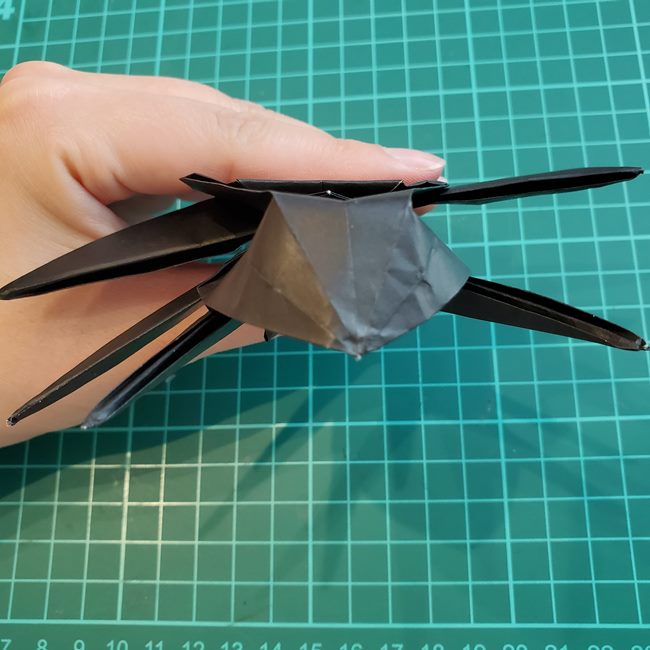 ヘラクレスオオカブトの折り紙 カブトムシをリアルに一枚でつくる折り方作り方④完成(4)