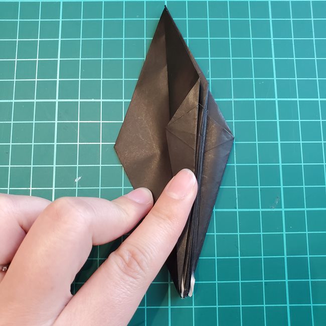 ヘラクレスオオカブトの折り紙 カブトムシをリアルに一枚でつくる折り方作り方③足(6)