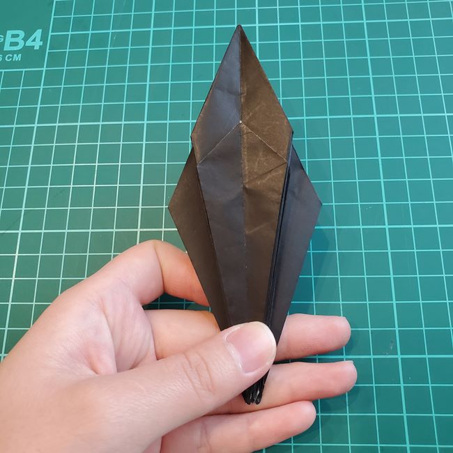 ヘラクレスオオカブトの折り紙 カブトムシをリアルに一枚でつくる折り方作り方③足(8)