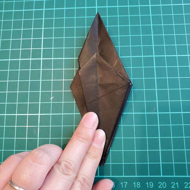 ヘラクレスオオカブトの折り紙 カブトムシをリアルに一枚でつくる折り方作り方③足(7)