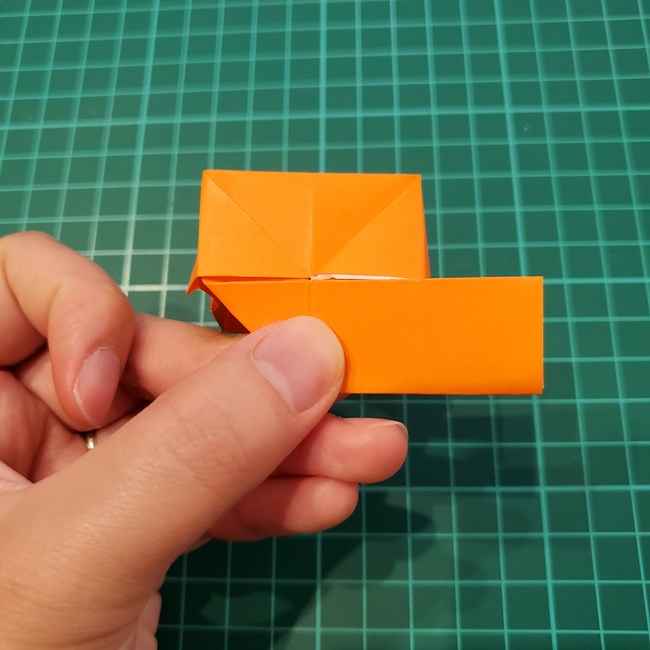 カブトムシの折り紙 かわいい動く作り方折り方②折る(16)