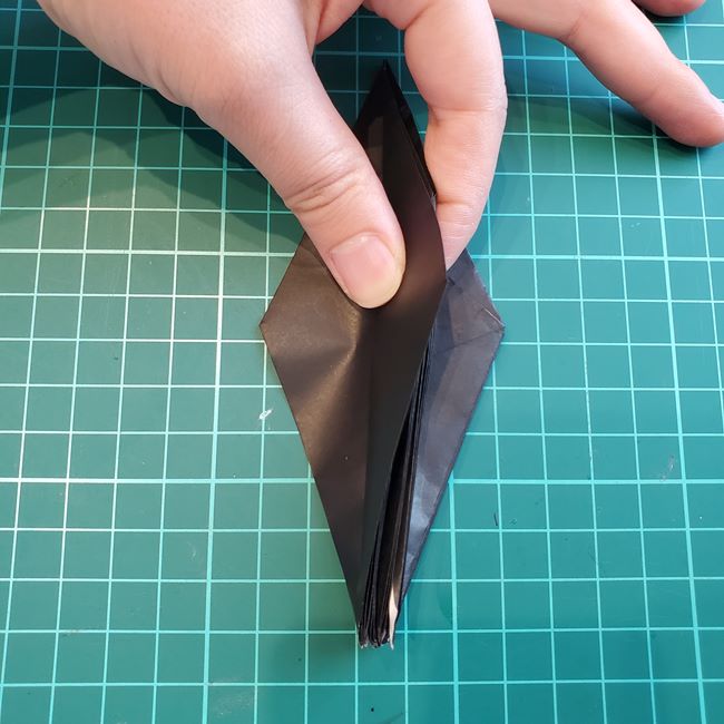 ヘラクレスオオカブトの折り紙 カブトムシをリアルに一枚でつくる折り方作り方③足(5)