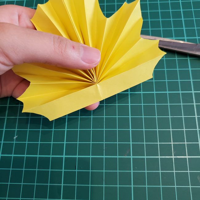 折り紙のもみじ 立体的で簡単な作り方折り方①葉っぱ(19)