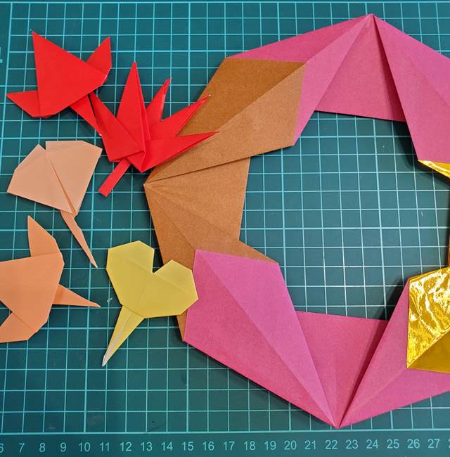 折り紙でもみじのリースの作り方折り方③完成(1)