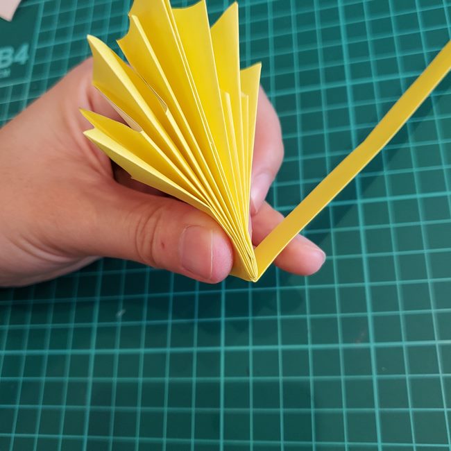 折り紙のもみじ 立体的で簡単な作り方折り方②茎(13)