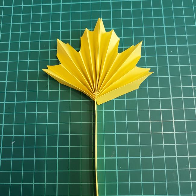 折り紙のもみじ 立体的で簡単な作り方折り方②茎(14)