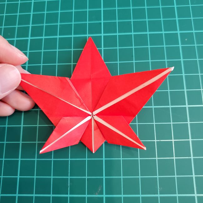 折り紙 ひし形のもみじ(平面)の簡単な折り方作り方②葉っぱ(20)