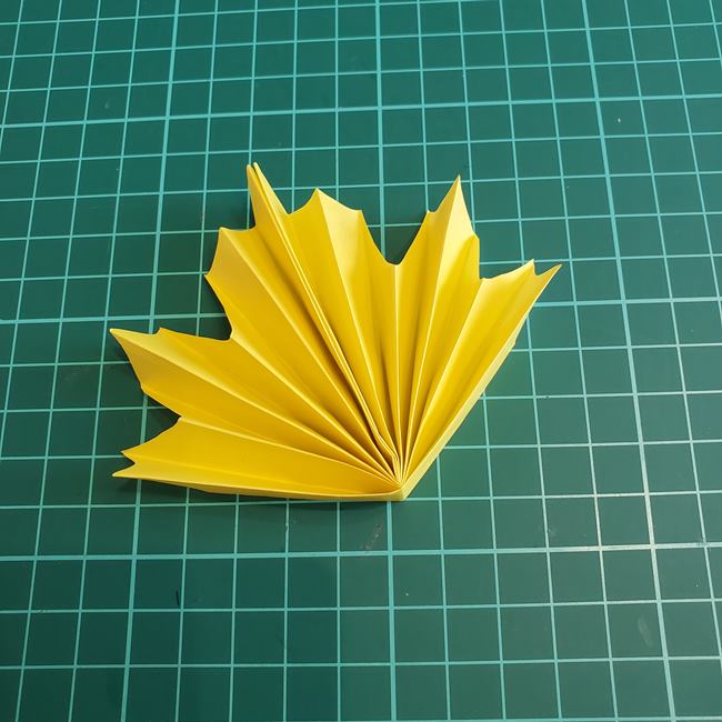 折り紙のもみじ 立体的で簡単な作り方折り方①葉っぱ(18)