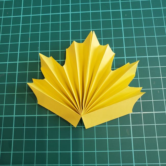 折り紙のもみじ 立体的で簡単な作り方折り方①葉っぱ(21)