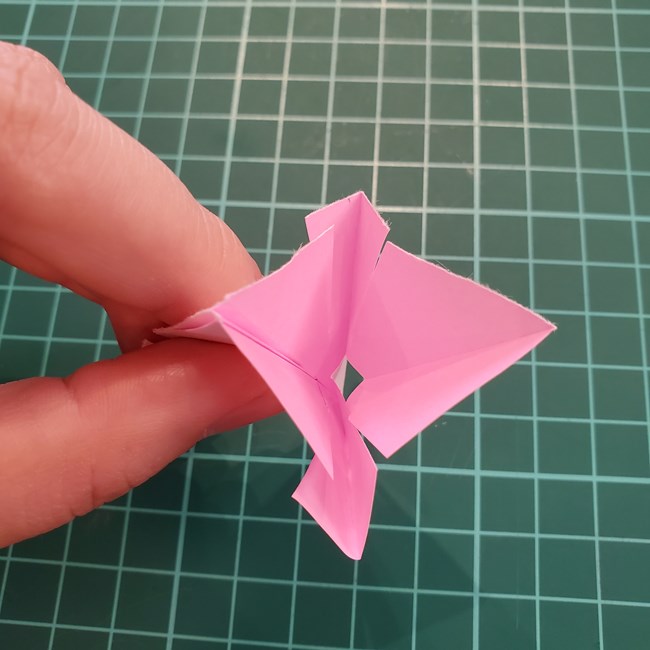 なでしこの折り紙の立体的な花の折り方作り方(16)