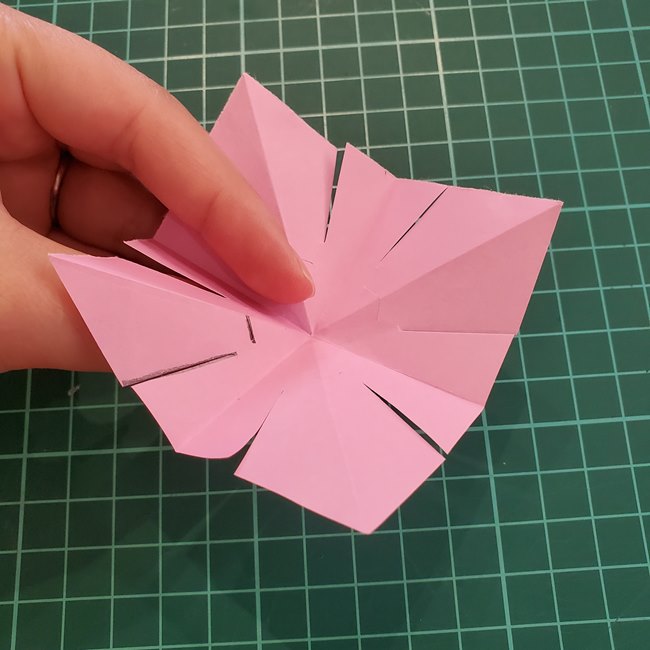 なでしこの折り紙の立体的な花の折り方作り方(13)