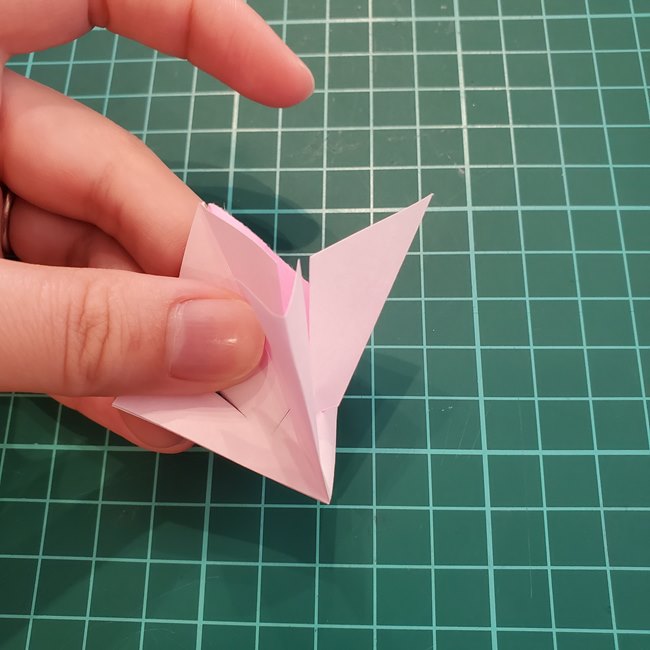 なでしこの折り紙の立体的な花の折り方作り方(17)