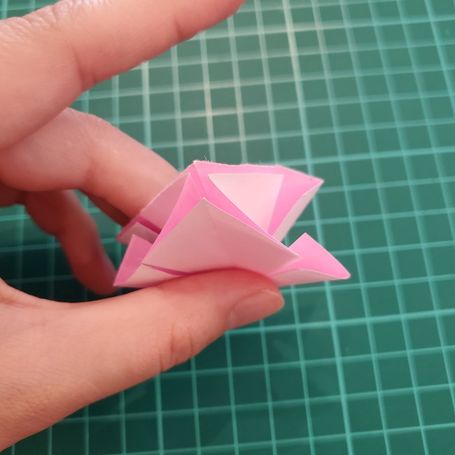 なでしこの折り紙の立体的な花の折り方作り方(14)