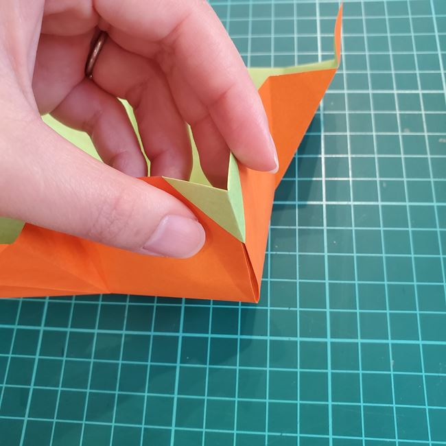 折り紙のクリスマスツリーの植木鉢 立体的な折り方作り方(21)