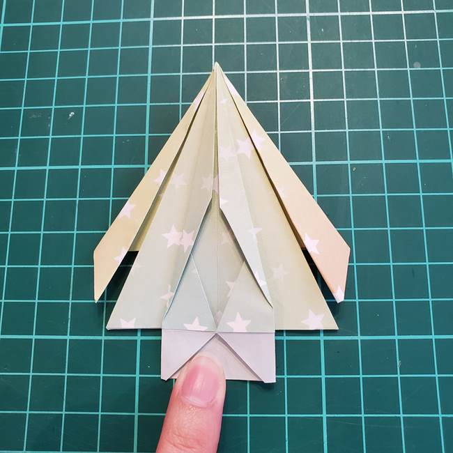 クリスマスツリーの折り紙 おしゃれな平面飾りの折り方作り方②ツリー(16)
