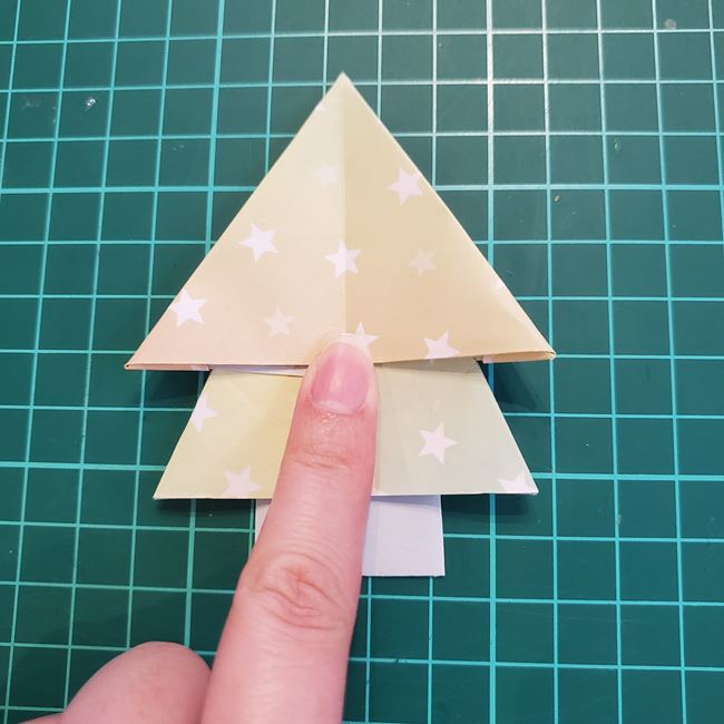 クリスマスツリーの折り紙 おしゃれな平面飾りの折り方作り方②ツリー(19)