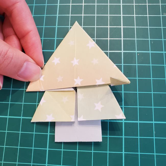 クリスマスツリーの折り紙 おしゃれな平面飾りの折り方作り方②ツリー(18)