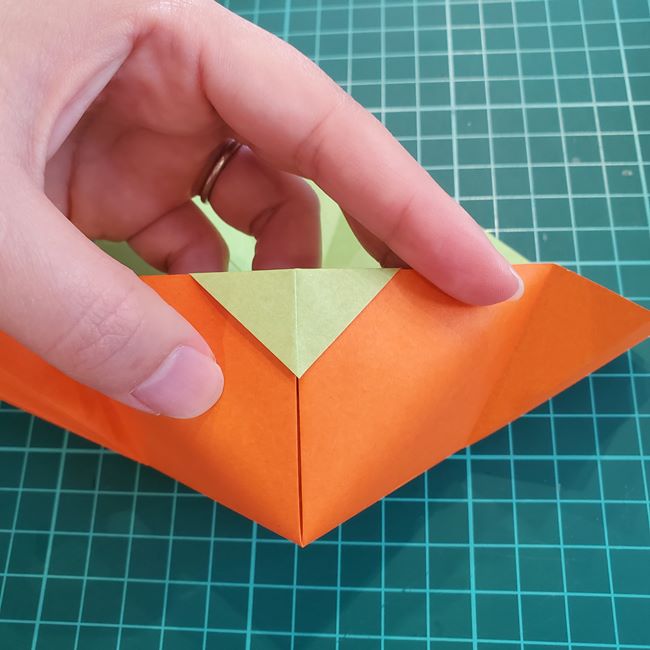折り紙のクリスマスツリーの植木鉢 立体的な折り方作り方(20)