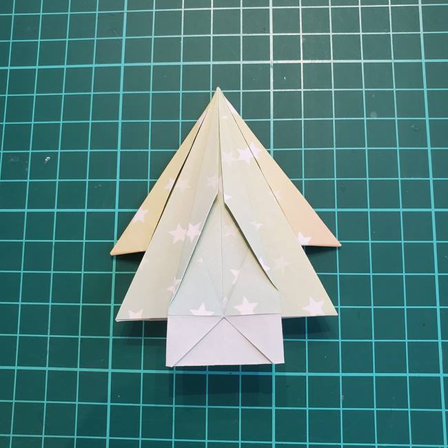 クリスマスツリーの折り紙 おしゃれな平面飾りの折り方作り方②ツリー(20)