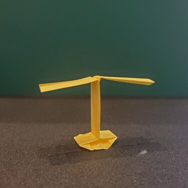 折り紙のタケコプターの簡単な折り方作り方｜ドラえもんの空飛ぶ道具