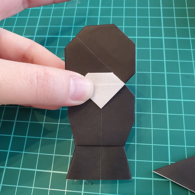 カラスを折り紙で可愛いく平面に作る作り方折り方④貼り合わせ(2)