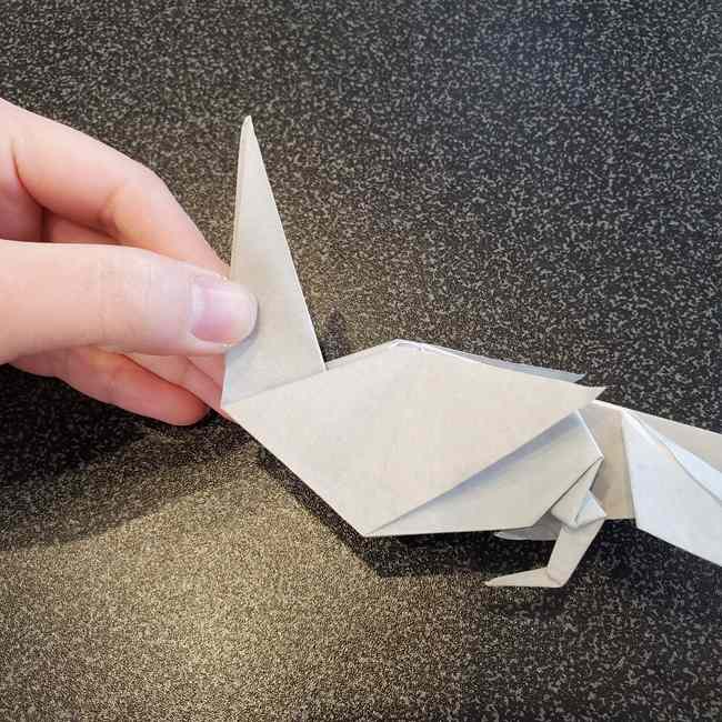 折り紙で作るカラス 難しいけどリアルな折り方作り方④尾羽と顔(7)