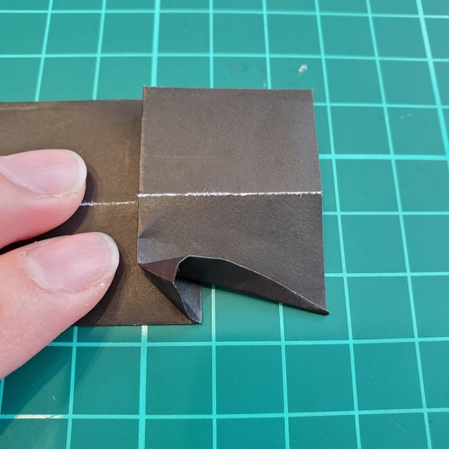 カラスを折り紙で可愛いく平面に作る作り方折り方②からだと足(8)
