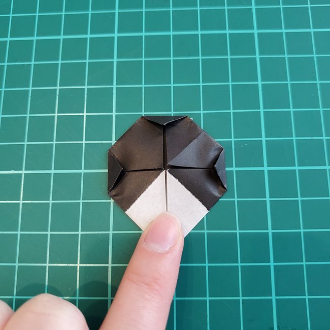 カラスを折り紙で可愛いく平面に作る作り方折り方①顔(15)