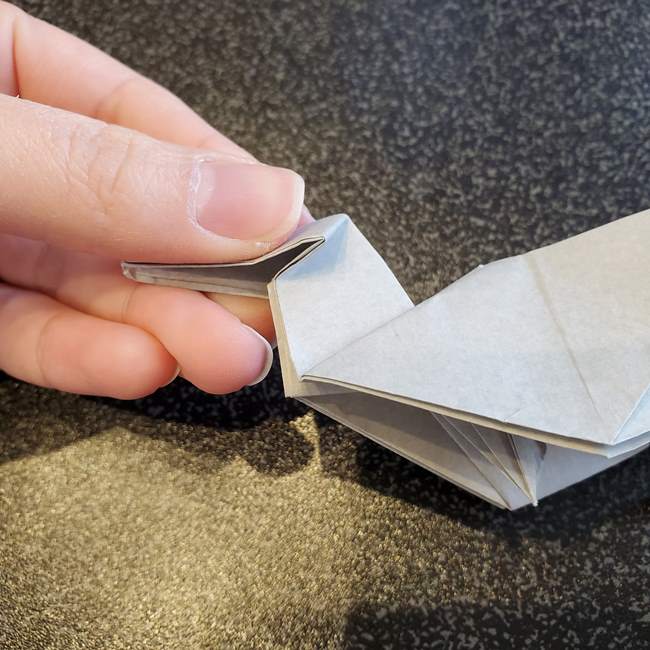 折り紙で作るカラス 難しいけどリアルな折り方作り方④尾羽と顔(9)