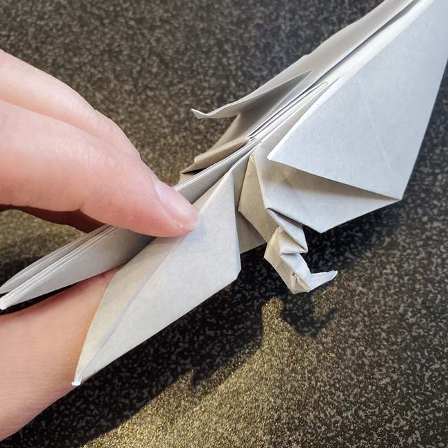 折り紙で作るカラス 難しいけどリアルな折り方作り方④尾羽と顔(1)