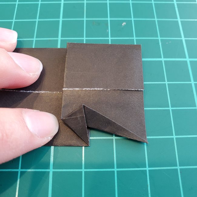 カラスを折り紙で可愛いく平面に作る作り方折り方②からだと足(9)